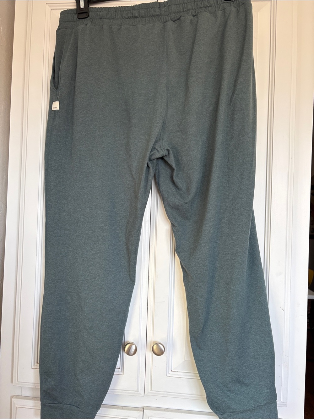 Vuori Performance Joggers in Heather Green Sage Size XL - Picture 5 of 10